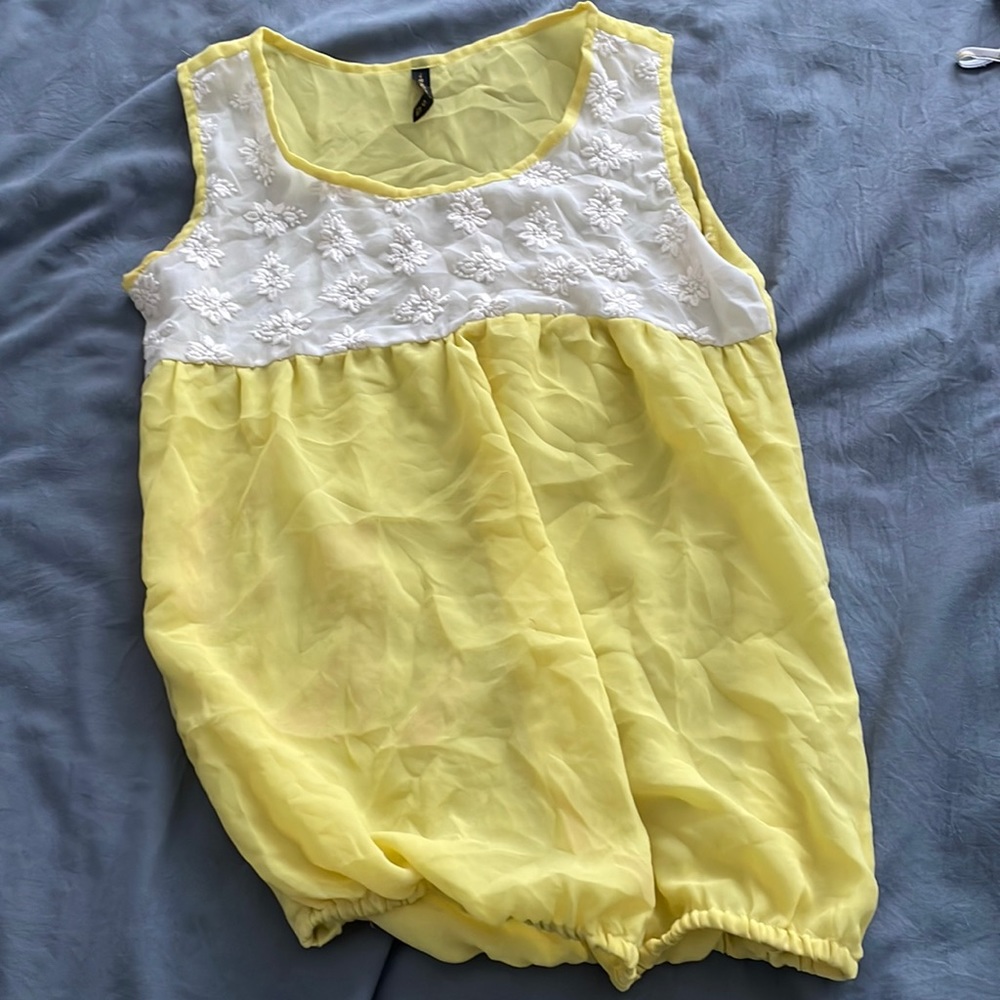 INSENSE SLEEVELESS TOP LEMON SIZE SMALL
